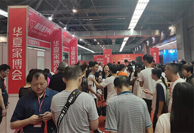 常熟家博会现场人流如织